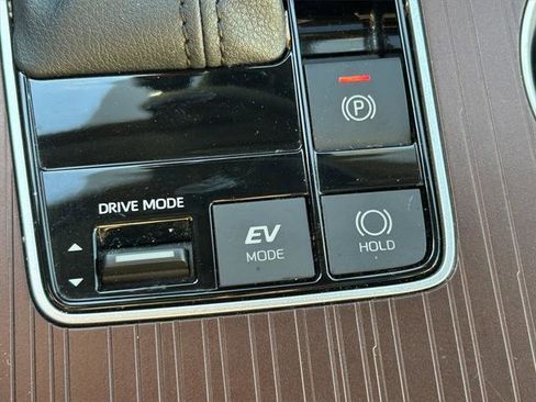 Certified 2023 Toyota Sienna XLE image 35