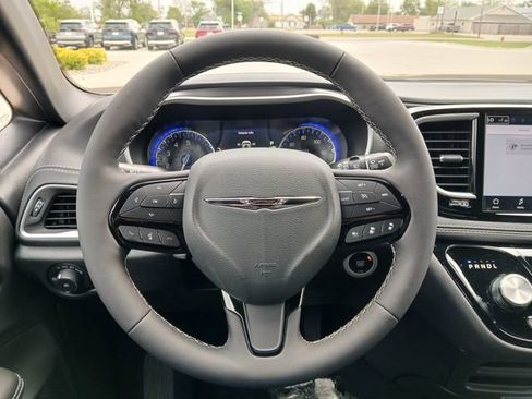 New 2026 Chrysler Pacifica Select w/ S Appearance Package FWD image 20