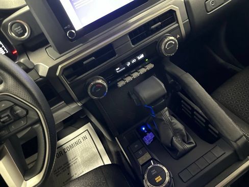 Used 2025 Toyota 4Runner SR5 AWD/4WD image 38