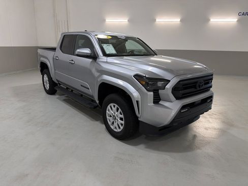 Used 2024 Toyota Tacoma SR5 AWD/4WD image 4