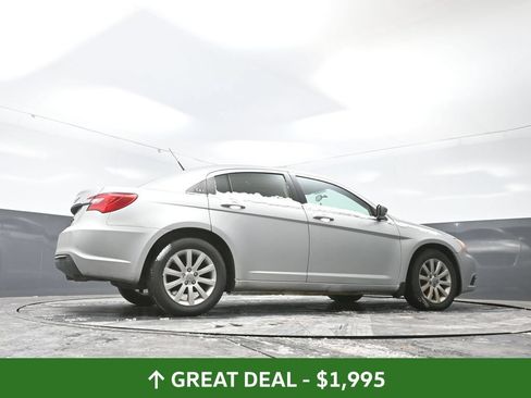 Used 2011 Chrysler 200 Touring FWD image 23
