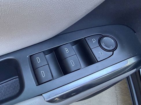 Used 2025 Chevrolet Traverse LT w/ Driver Confidence Package AWD/4WD image 18