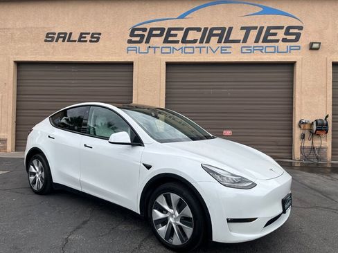 Used 2022 Tesla Model Y Long Range AWD/4WD image 1