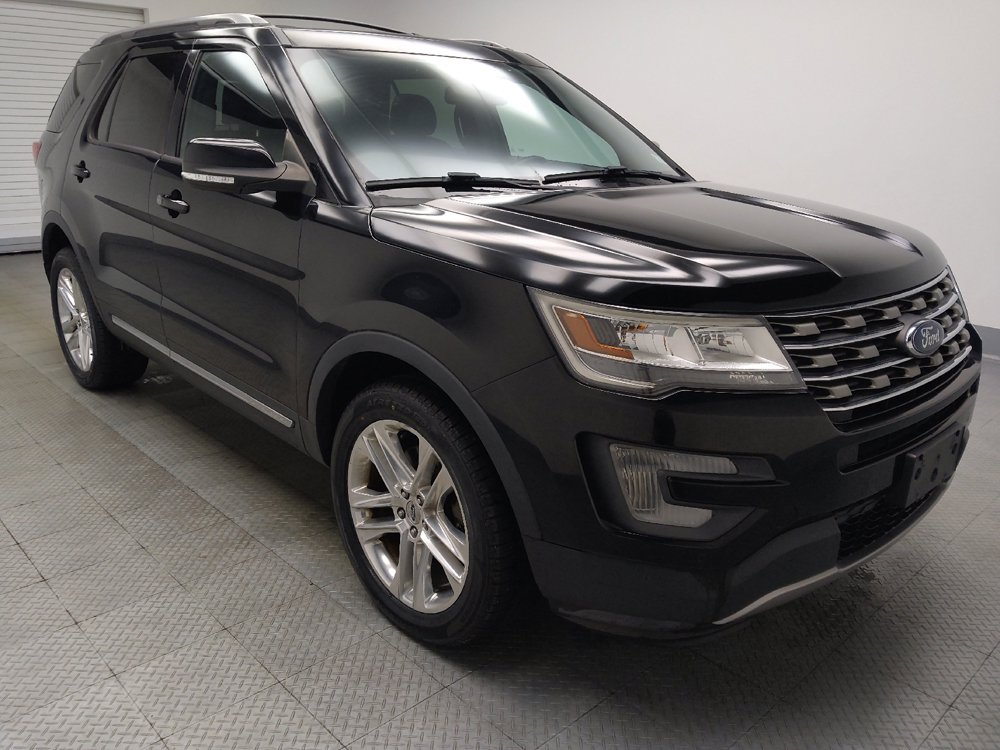 Used 2017 Ford Explorer XLT w/ Equipment Group 202A AWD/4WD image 13