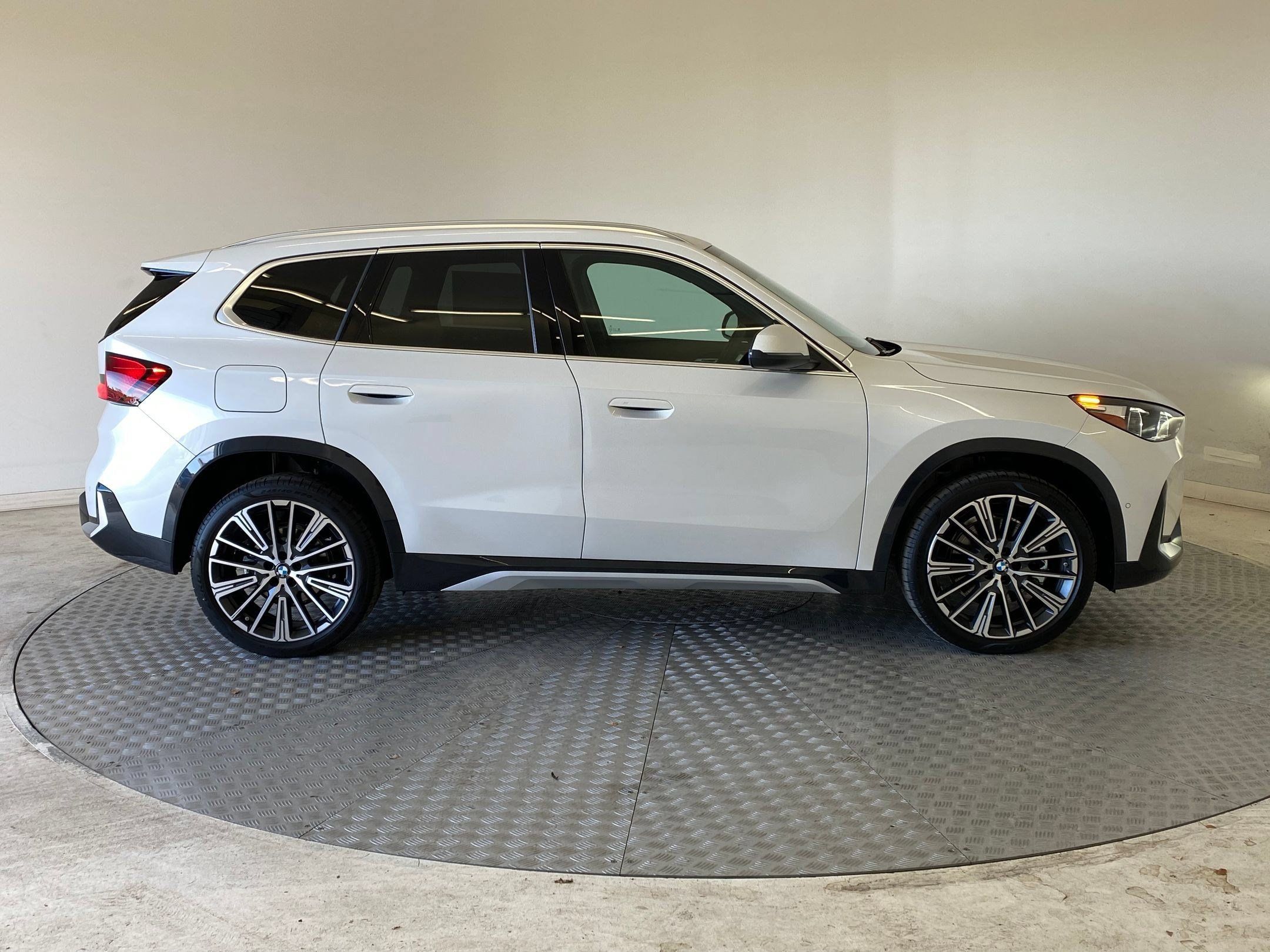 Used 2026 BMW X1 xDrive28i w/ Convenience Package AWD/4WD image 7