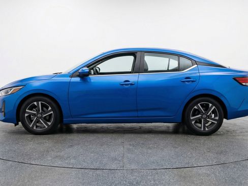 Used 2025 Nissan Sentra SV image 5