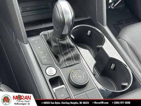 Certified 2023 Volkswagen Atlas Cross Sport SE w/ Panoramic Sunroof Package AWD/4WD image 30
