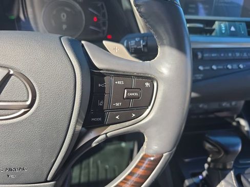 Used 2021 Lexus ES 300h w/ Premium Package image 18