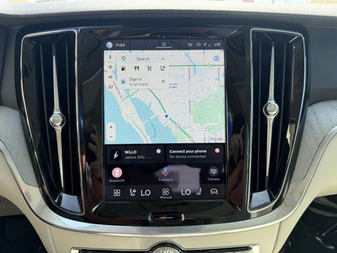 Certified 2025 Volvo S60 B5 Plus AWD/4WD image 21