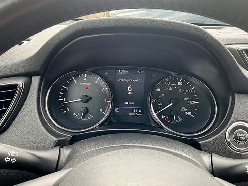 Used 2019 Nissan Rogue SV w/ Sun & Sound Touring Package image 18