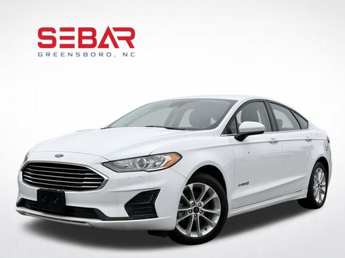 Used 2019 Ford Fusion SE FWD image 1