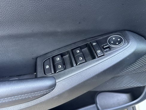 Used 2023 Kia Seltos S w/ Navigation Package FWD image 7