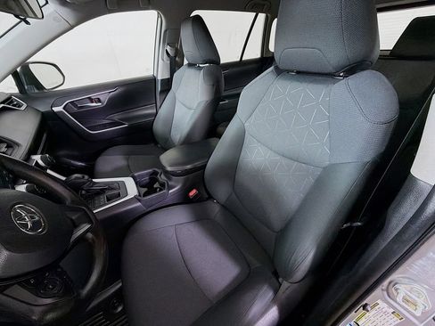 Used 2021 Toyota RAV4 XLE AWD/4WD image 12