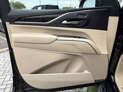 Used 2023 Cadillac Escalade ESV Premium Luxury AWD/4WD image 19