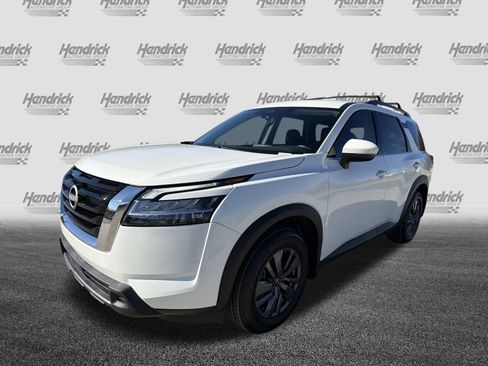 Used 2022 Nissan Pathfinder SV image 5