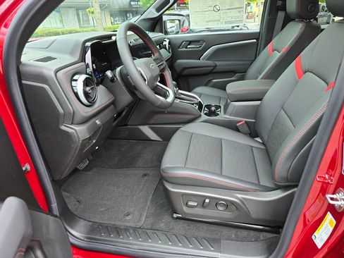 Used 2026 Chevrolet Colorado Z71 w/ Technology Package AWD/4WD image 23