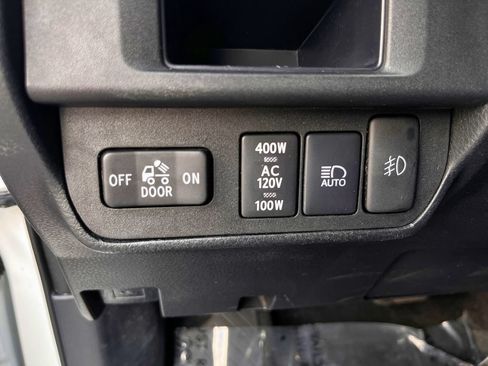 Used 2018 Toyota Tacoma TRD Off-Road AWD/4WD image 44
