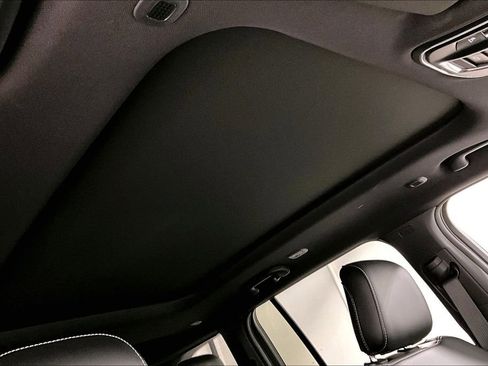 Used 2025 Jeep Grand Cherokee Limited image 20