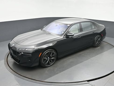 Used 2023 BMW 760i xDrive w/ Luxury Rear Seating Package AWD/4WD image 14