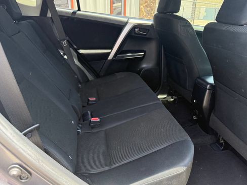 Used 2017 Toyota RAV4 LE FWD image 15