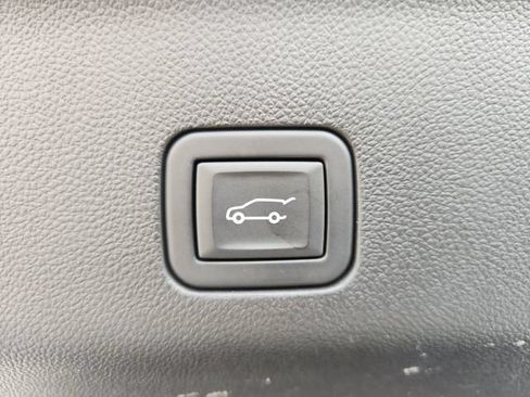 Used 2024 Chevrolet Tahoe Premier AWD/4WD image 36