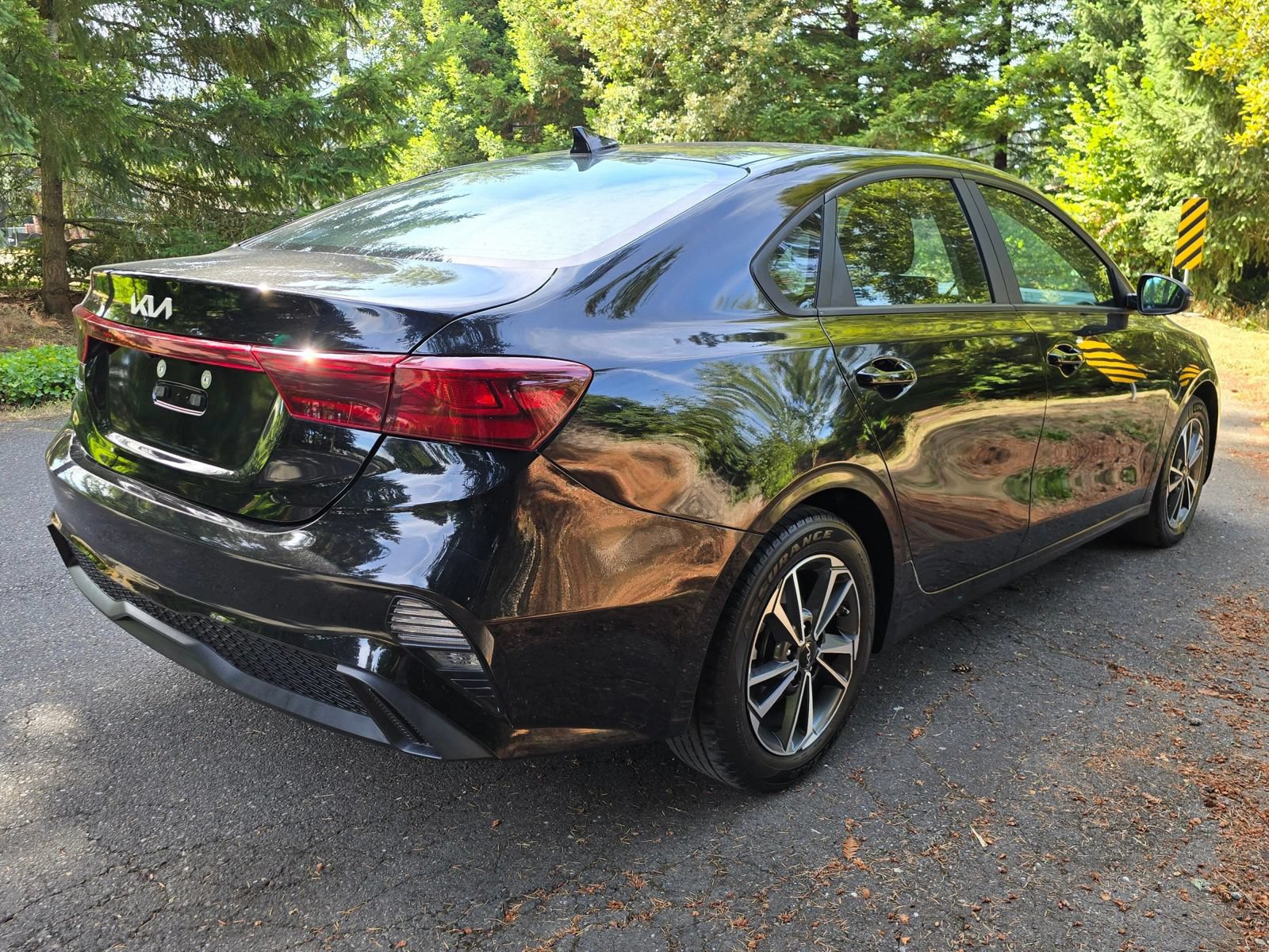 Used 2023 Kia Forte LXS w/ LXS Technology Package FWD image 5