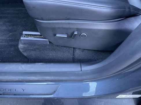 Used 2022 Tesla Model Y Long Range image 29