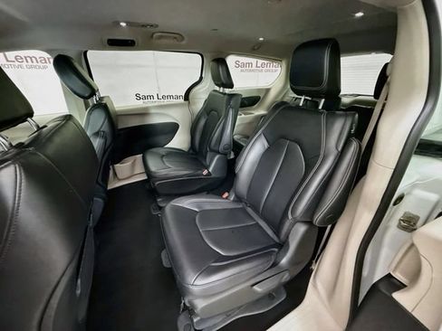 Used 2024 Chrysler Pacifica Limited FWD image 23
