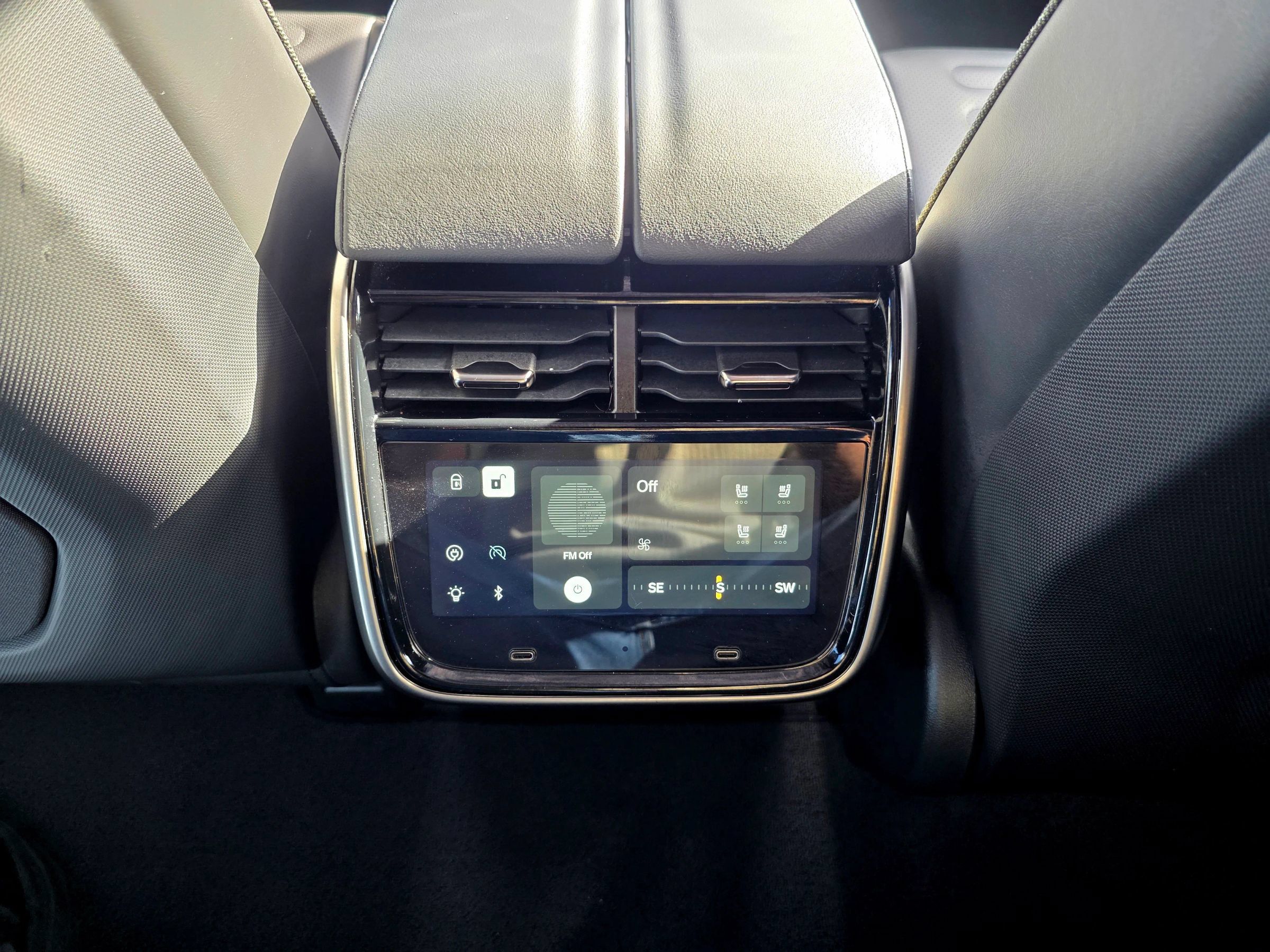 Used 2025 Rivian R1S Adventure Dual AWD/4WD image 34