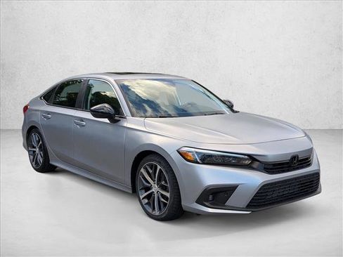 Used 2022 Honda Civic Touring image 3