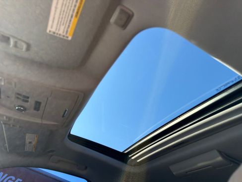 Used 2016 GMC Yukon XL SLT w/ Open Road Package image 12