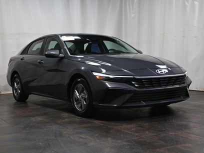 Used 2025 Hyundai Elantra SE