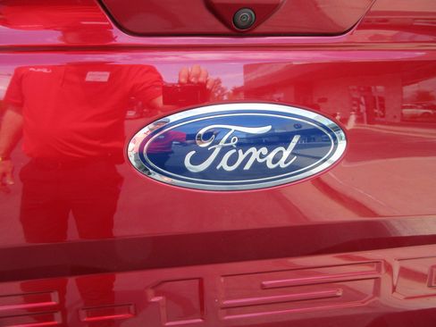 Used 2019 Ford F150 Lariat w/ Equipment Group 502A Luxury AWD/4WD image 9