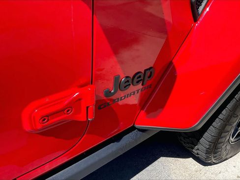 Used 2022 Jeep Gladiator Sport AWD/4WD image 10