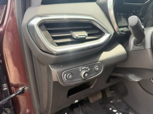 Used 2022 Chevrolet TrailBlazer LT FWD image 19