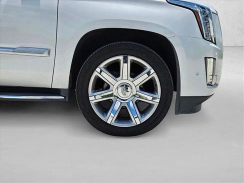 Used 2019 Cadillac Escalade ESV Luxury AWD/4WD image 21