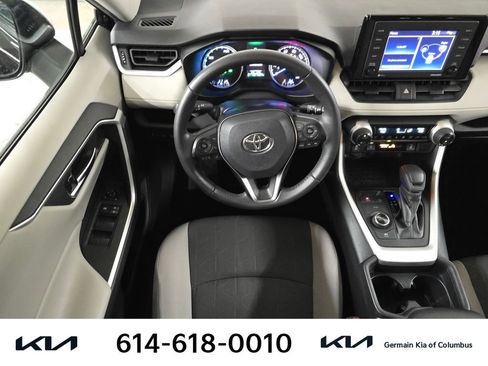 Used 2020 Toyota RAV4 XLE w/ XLE Grade Weather Package AWD/4WD image 16