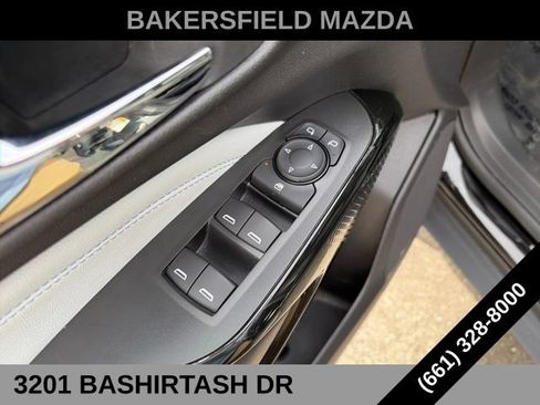 Used 2025 Chevrolet Trax LT FWD image 11