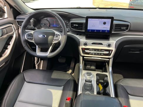 Used 2022 Ford Explorer XLT w/ Equipment Group 202A image 15
