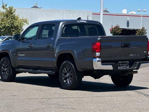 Used 2022 Toyota Tacoma SR5 RWD image 7