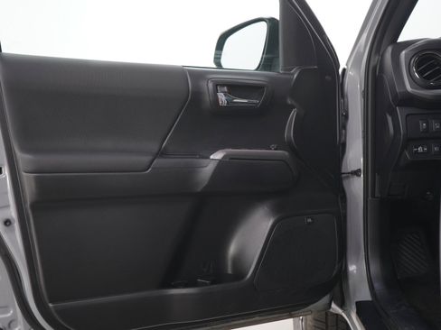 Used 2021 Toyota Tacoma TRD Sport w/ TRD Premium Sport Package AWD/4WD image 20