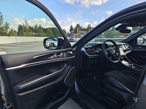 Used 2022 Jeep Grand Cherokee Trailhawk w/ Luxury Tech Group III image 20