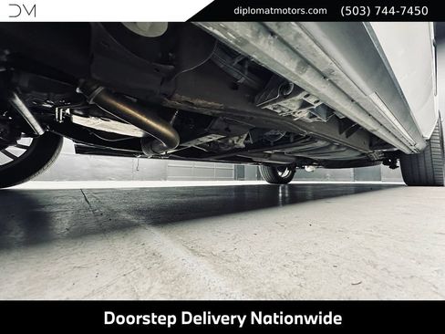 Used 2017 Cadillac Escalade ESV Platinum AWD/4WD image 60