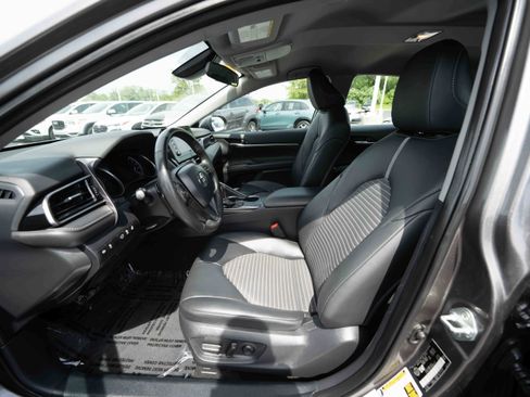 Used 2024 Toyota Camry SE FWD image 9