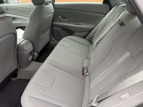 Used 2024 Hyundai Elantra SEL w/ Convenience Package image 23
