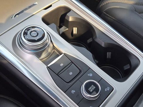 Used 2023 Ford Explorer Platinum w/ Technology Package AWD/4WD image 40