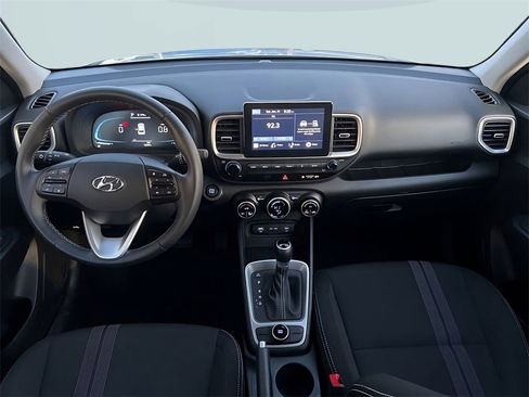 Used 2025 Hyundai Venue SEL image 18