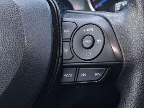 Used 2020 Toyota RAV4 XLE image 25