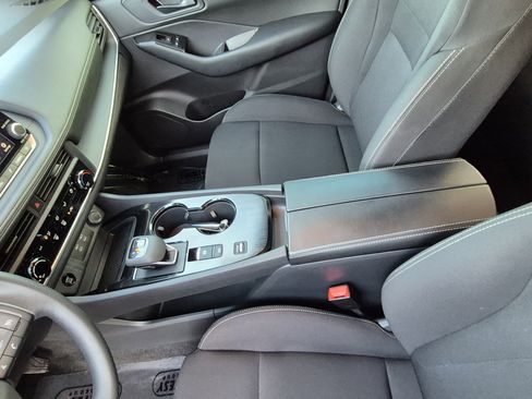 Certified 2025 Nissan Rogue S FWD image 22