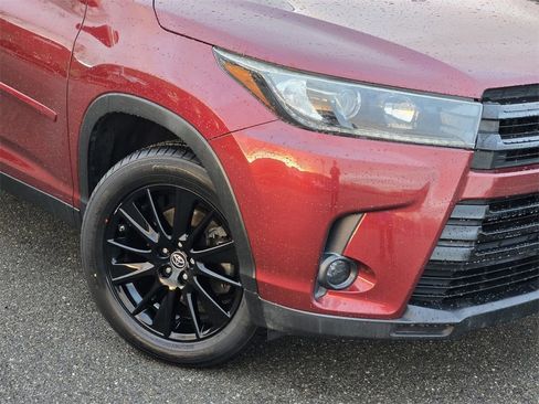 Used 2019 Toyota Highlander SE w/ Protection Package #3 image 9
